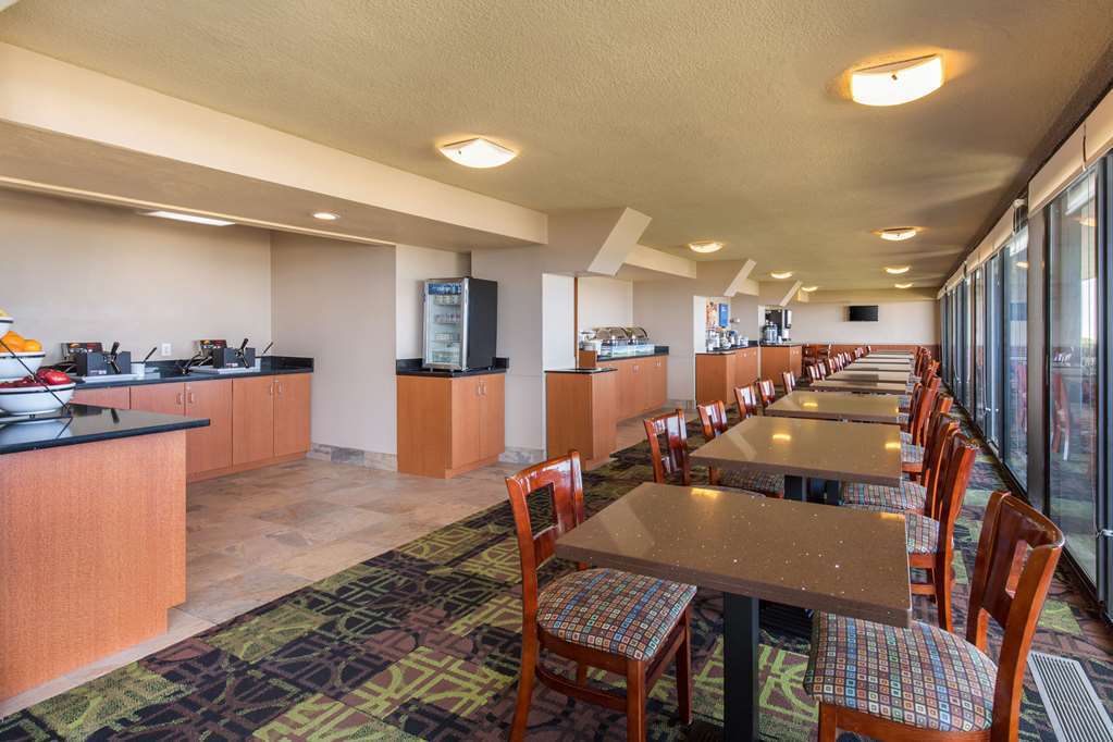 Coastal Hotel & Suites Virginia Beach - Oceanfront Restaurant photo