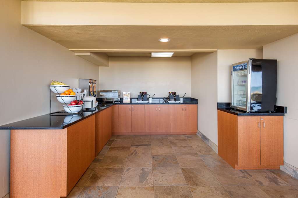 Coastal Hotel & Suites Virginia Beach - Oceanfront Restaurant photo